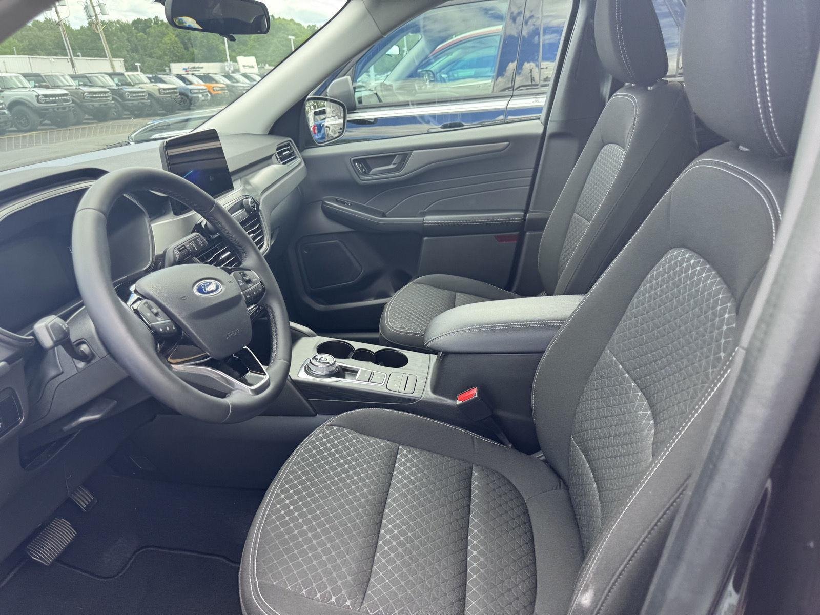 Used 2023 Cinnabar Red Ford Active image 7