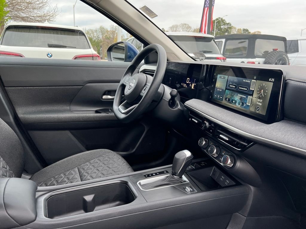 Used 2025 Blue Nissan SV image 29