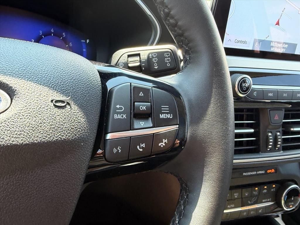 Used 2022 Red Ford SEL image 21