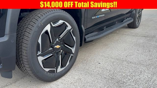 2025 Chevrolet Silverado EV LT - Photo 9