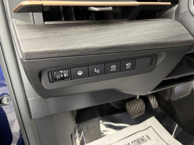 Used 2023 Deep Ocean Blue Pearl/Black Diamond Pearl Nissan ENGAGE image 27