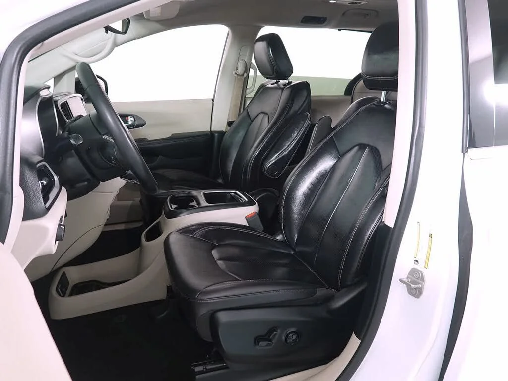 Used 2024 White Chrysler Touring L image 20