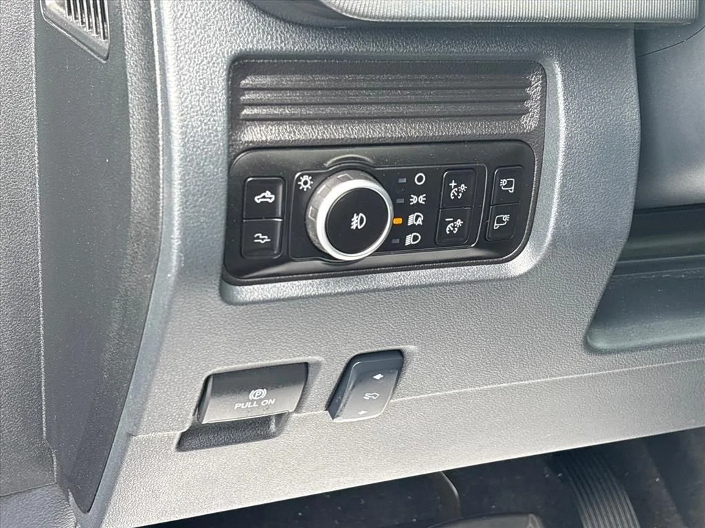 Used 2025 Black Ford Platinum image 28
