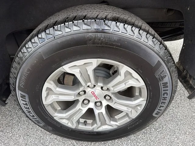 Used 2025 Summit White GMC SLE image 19