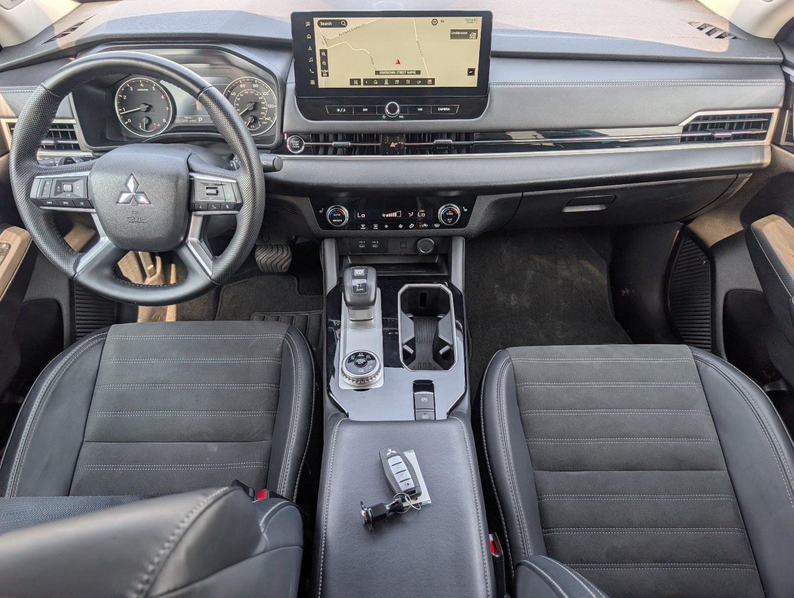 Used 2025 White Diamond Mitsubishi SE image 33