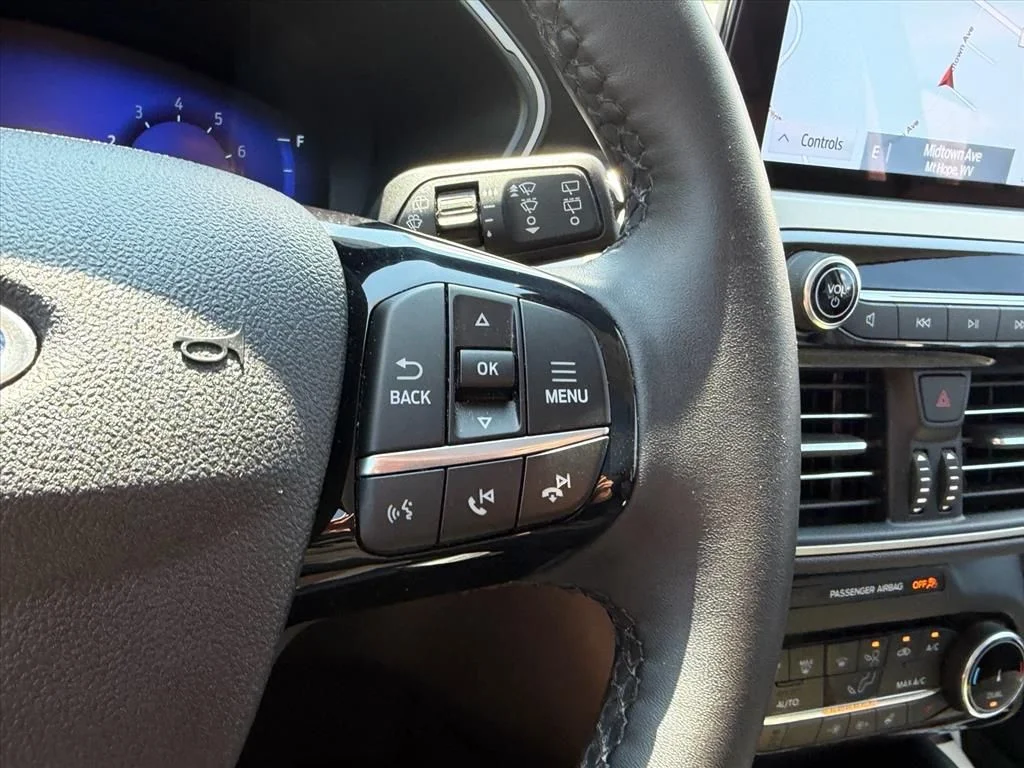 Used 2022 Red Ford SEL image 21