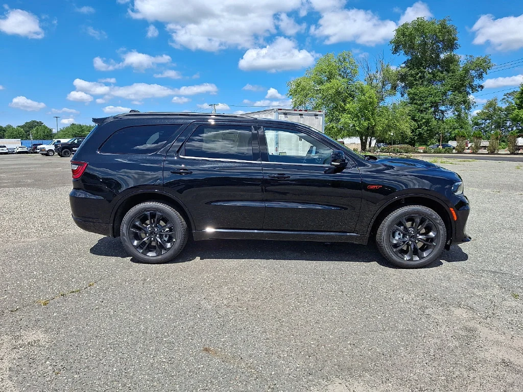New 2026 Diamond Black Clear-Coat Exterior Paint Dodge GT Plus image 9