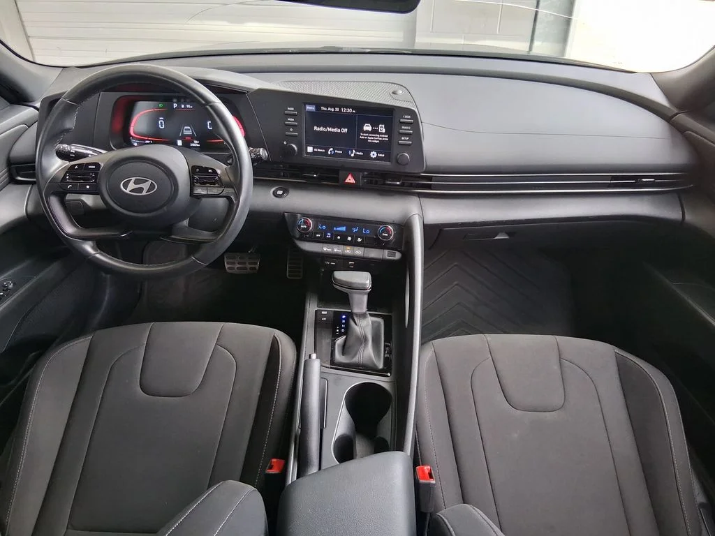 Used 2025 Gray Hyundai SEL Sport image 9