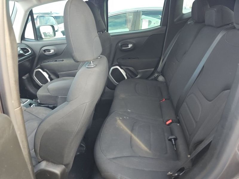 Used 2018 Granite Crystal Metallic Clearcoat Jeep Latitude image 24