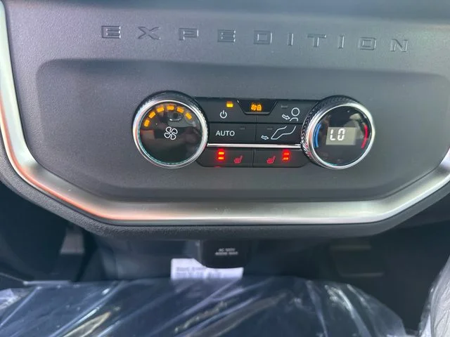 New 2026 Star White Metallic Tri-Coat Ford Platinum® image 22
