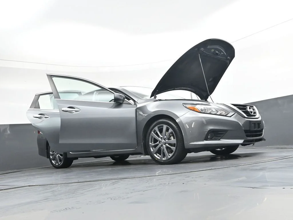 Used 2018 Gray Nissan 2.5 SR image 45