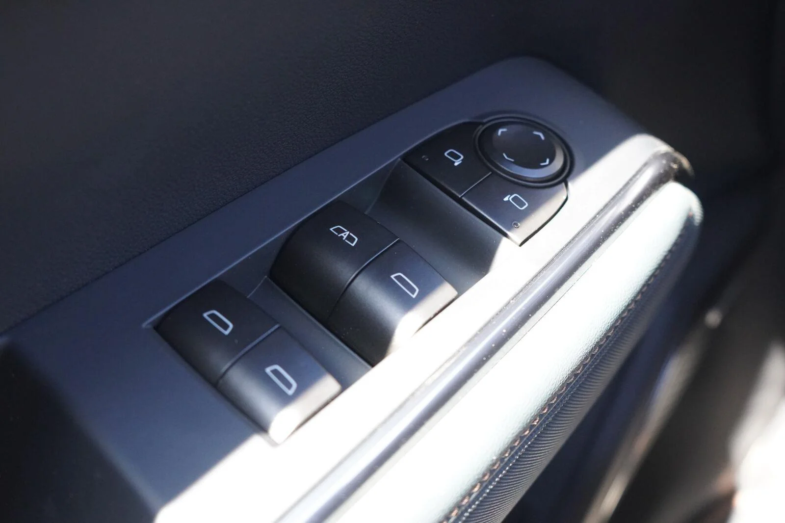 2026 GMC Acadia AT4 - Photo 18