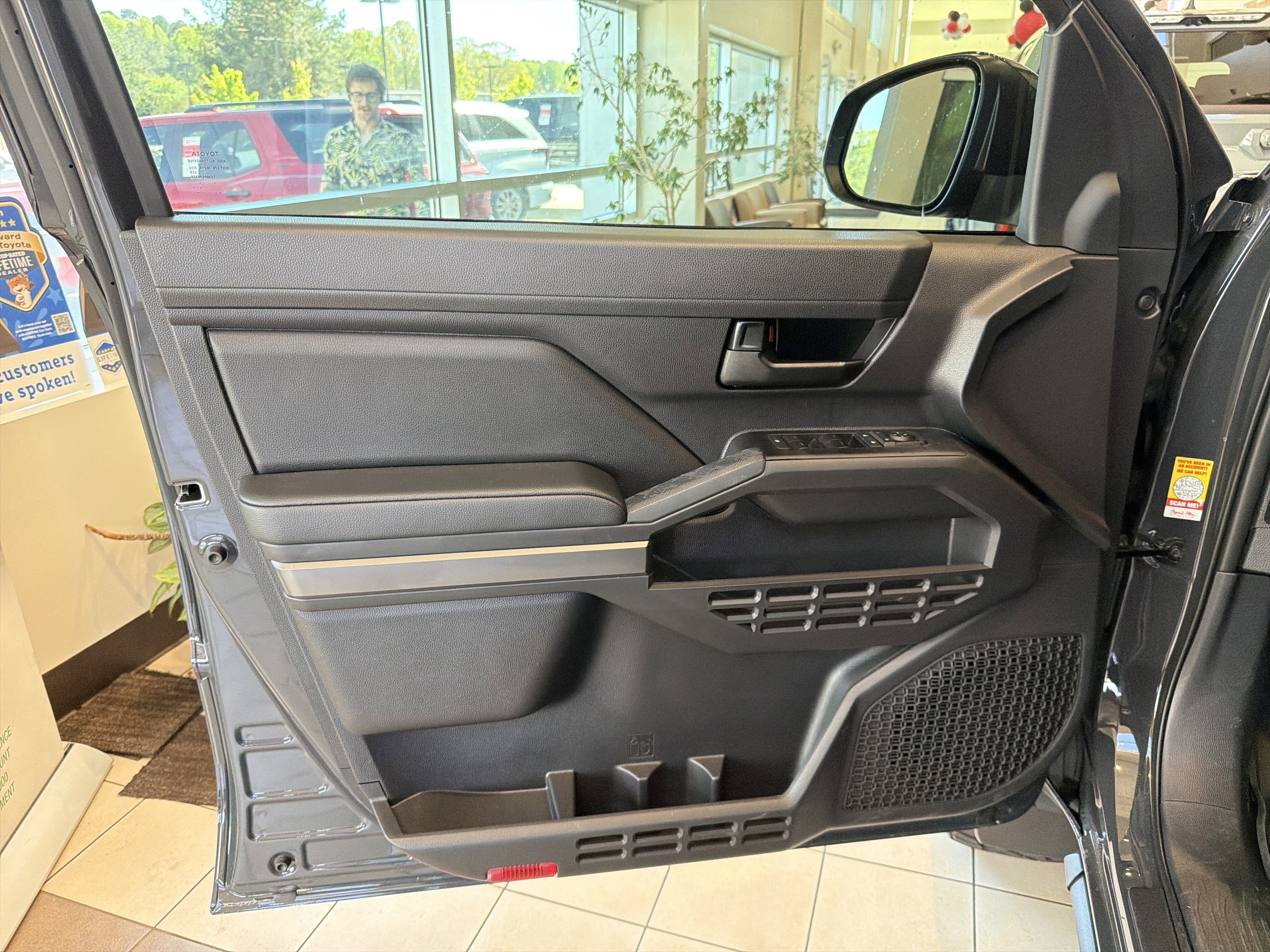 2026 Toyota Tacoma SR5 - Photo 8