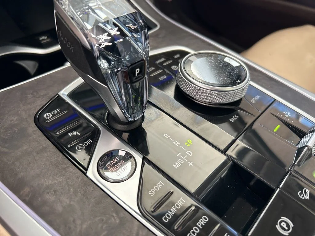 Used 2019 Black BMW xDrive40i image 9