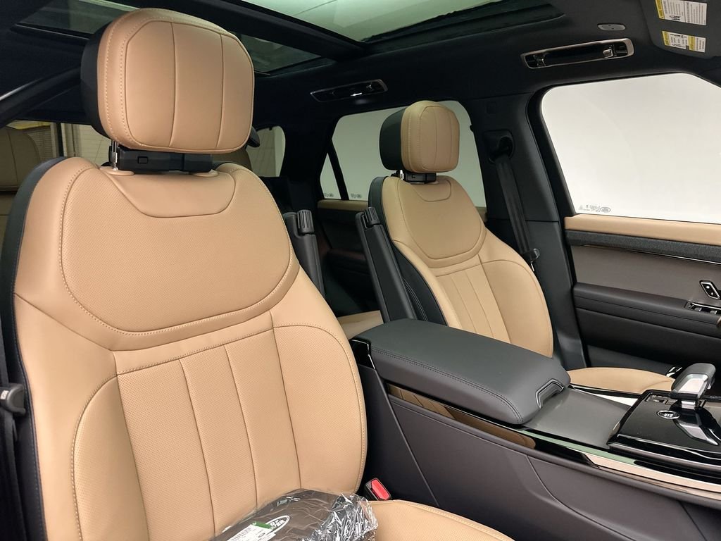 New 2026 British Racing Green SV Bespoke Ultra Met Gloss Land Rover Dynamic SE image 6