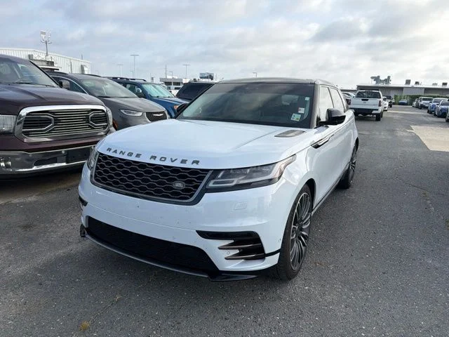 Used 2019 White Land Rover SE R-Dynamic image 5