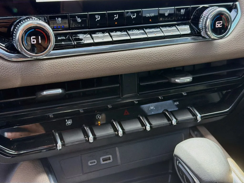 Used 2025 Onyx Black GMC Denali image 16