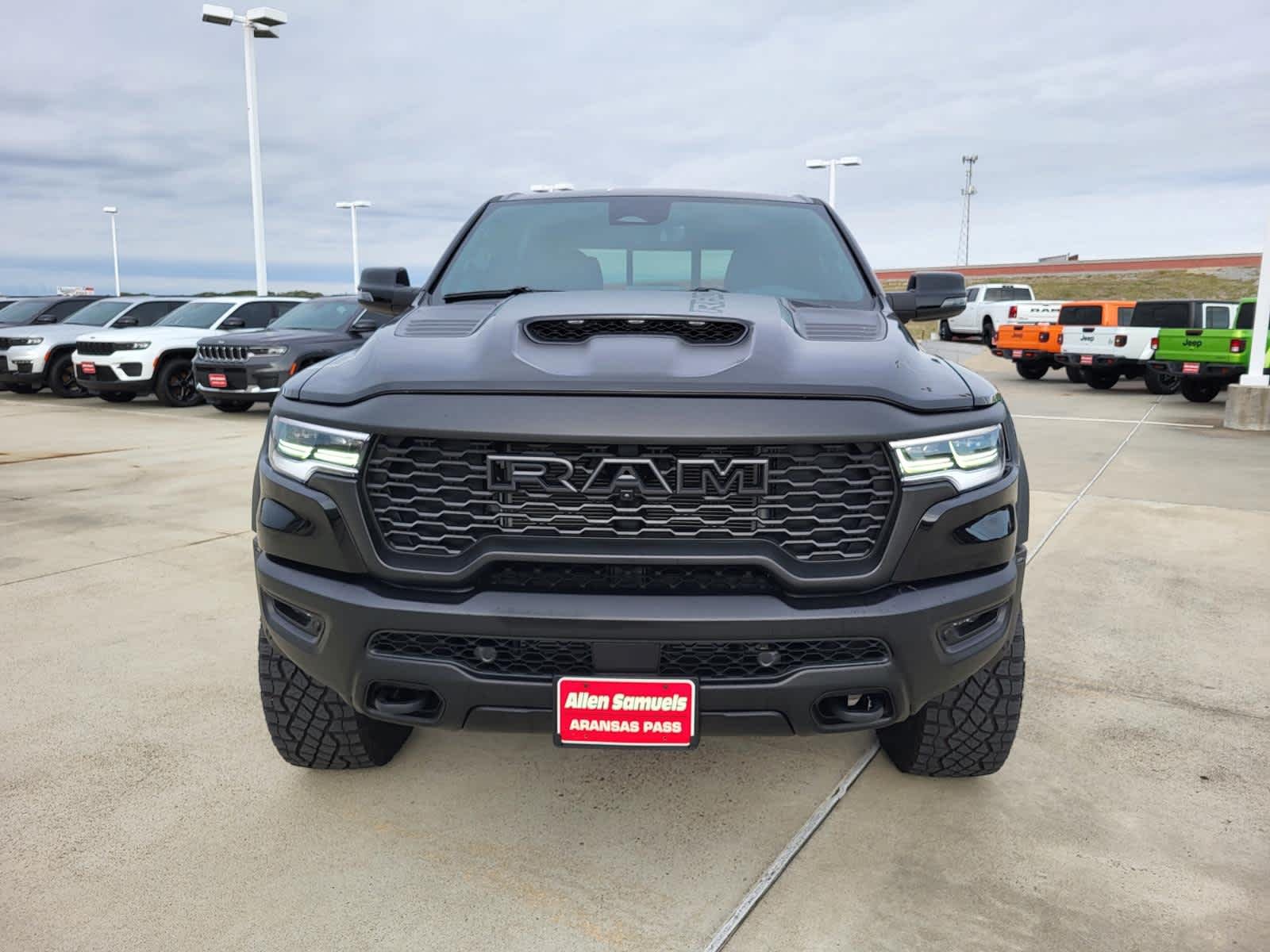 New 2026 Diamond Black Crystal Pearlcoat Ram RHO image 8