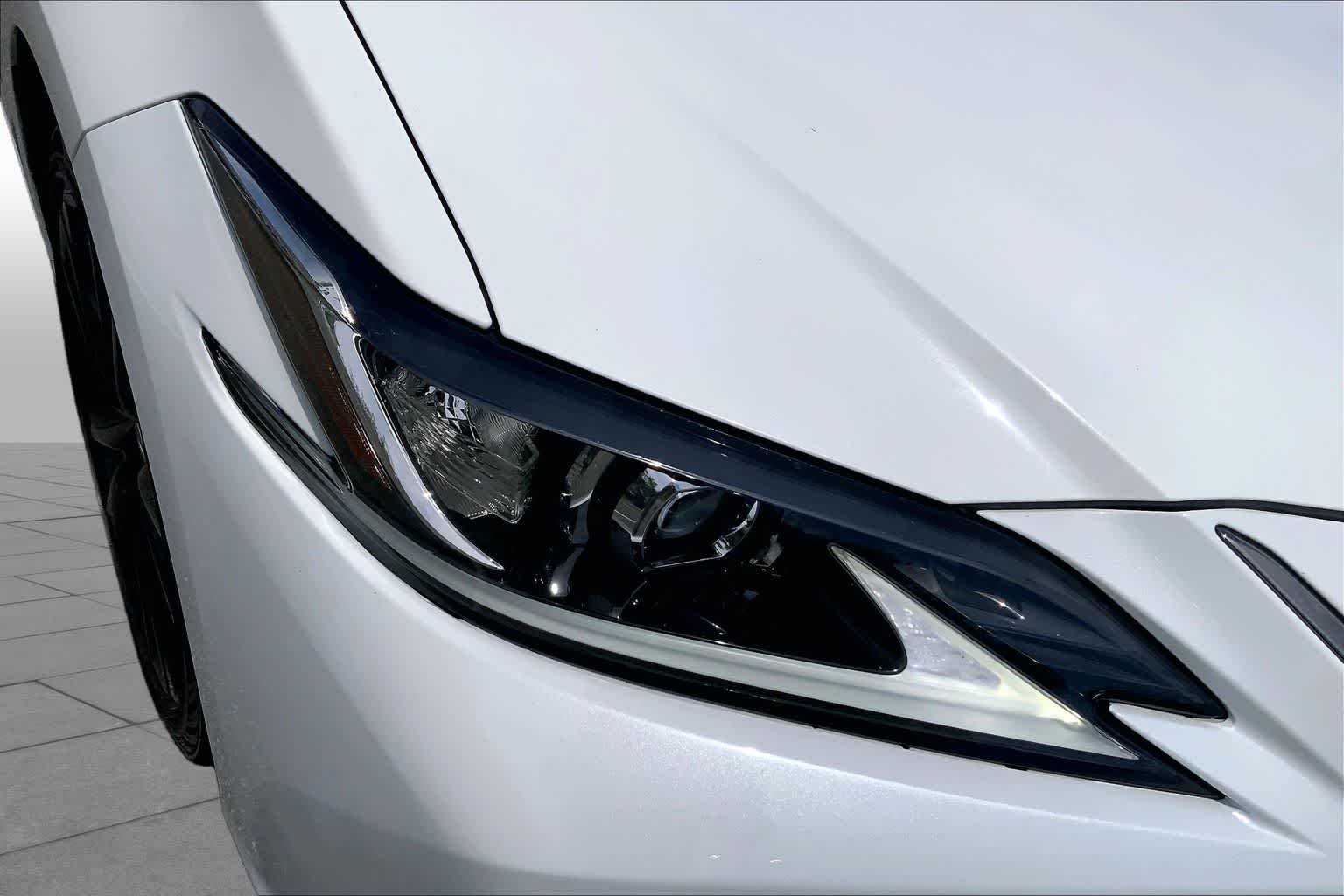 Used 2023 Ultra White Lexus F SPORT Handling image 27