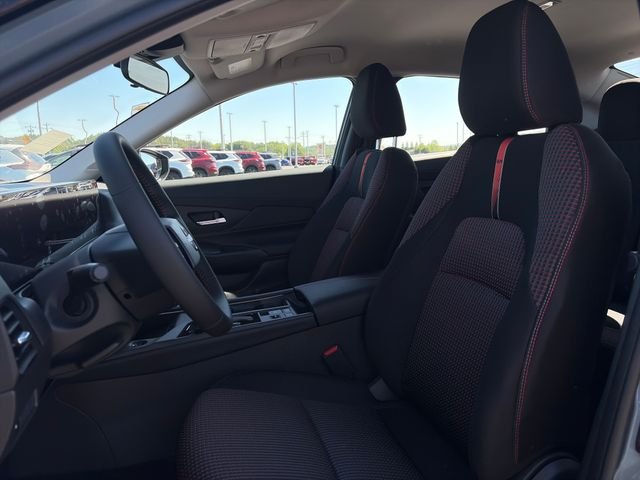 New 2026 Atlantic Gray Metallic / Super Black Two-tone Nissan SR image 16