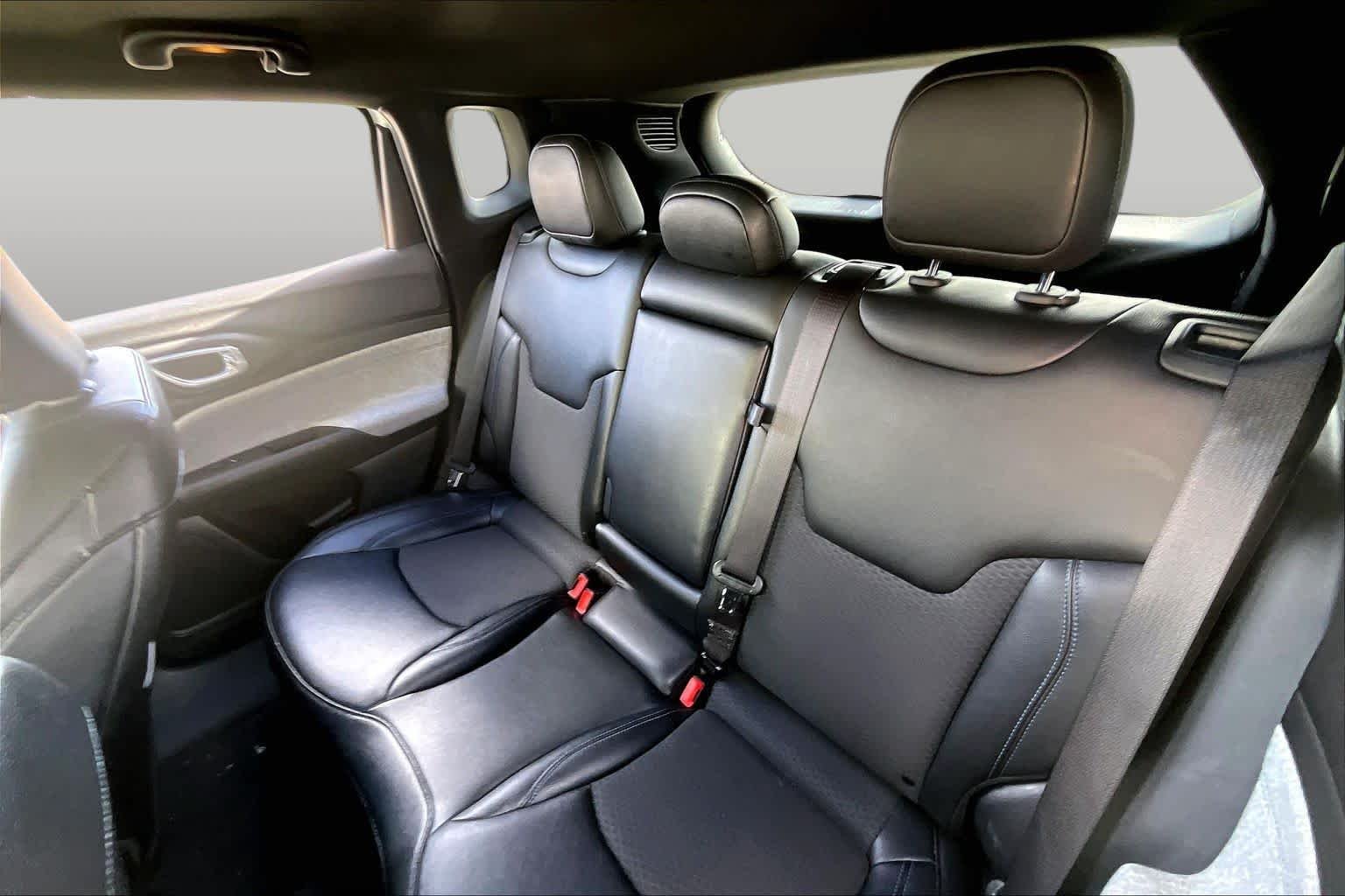 Used 2024 Bright White Clearcoat Jeep Latitude image 19