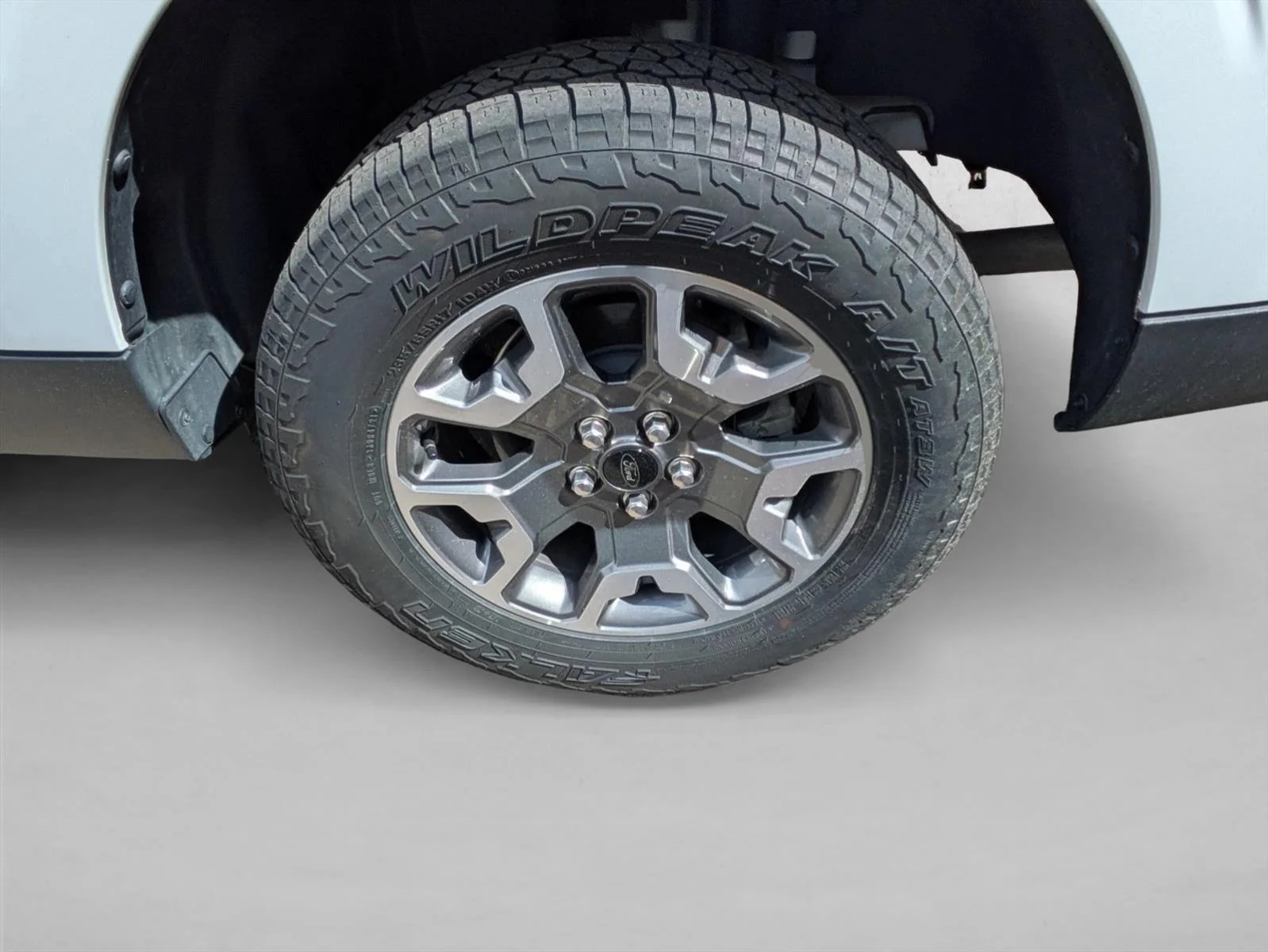 Used 2022 Oxford White Clearcoat Ford LARIAT image 9