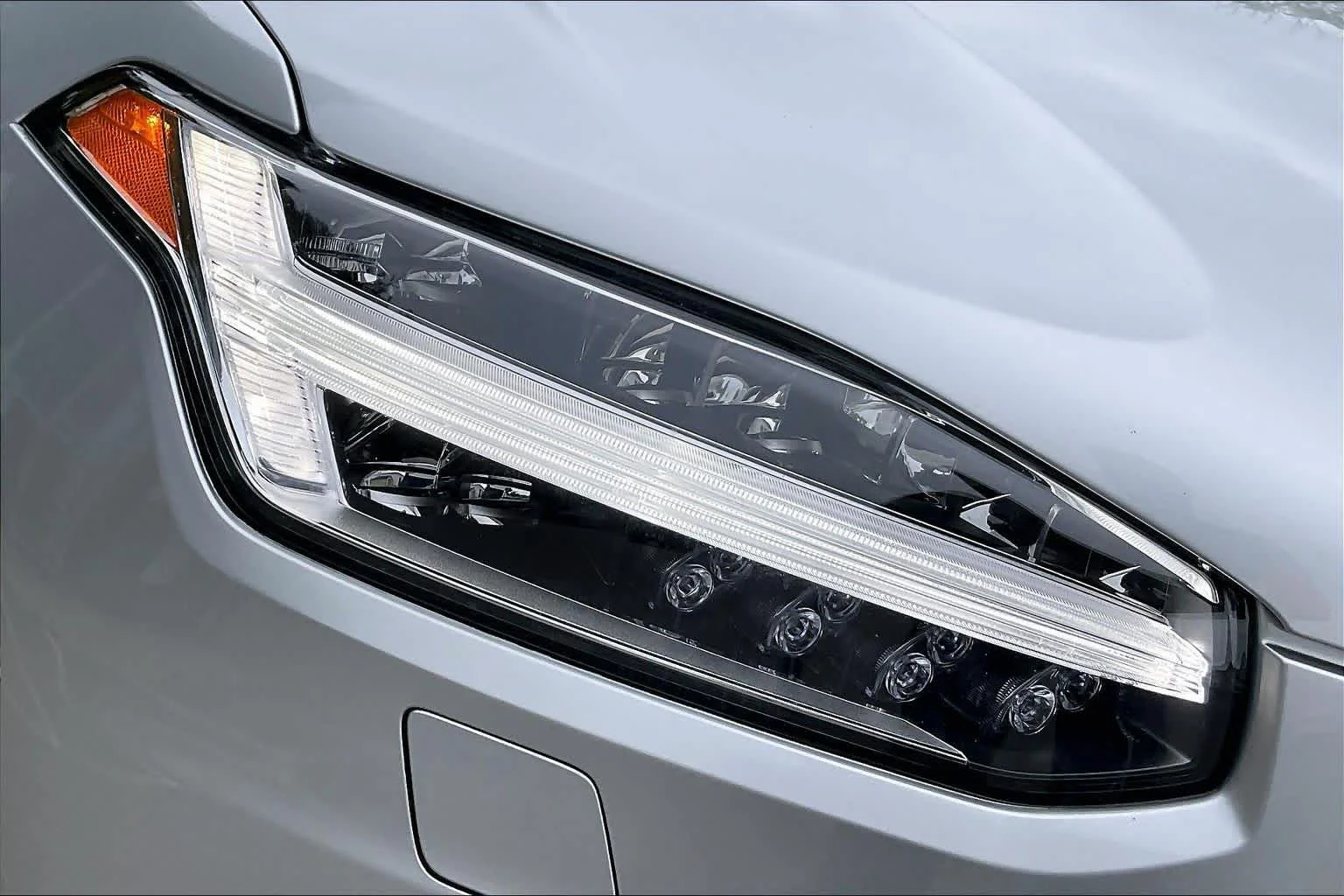 Used 2019 Bright Silver Metallic Volvo Momentum image 26