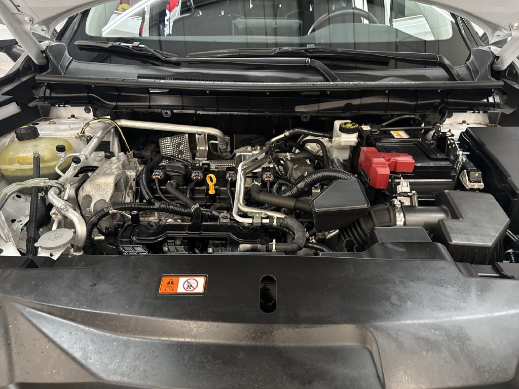 Used 2024 White Mitsubishi SE image 34