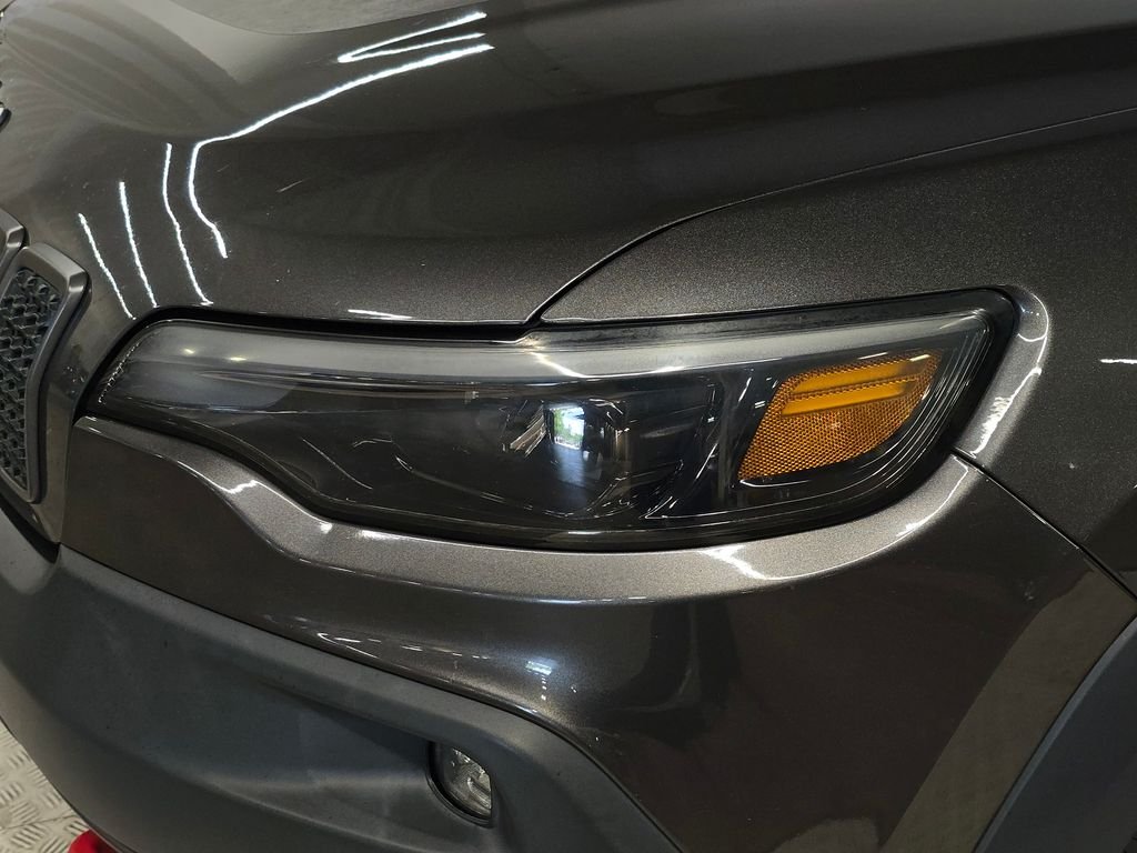 Used 2017 Brown Jeep Limited image 14