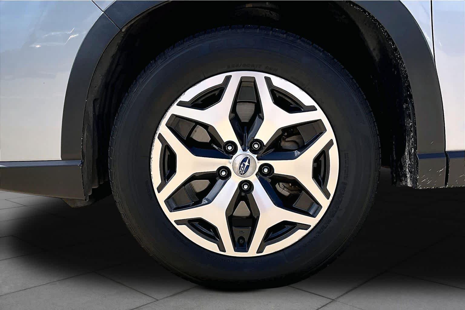 Used 2021 Ice Silver Metallic Subaru Premium image 10