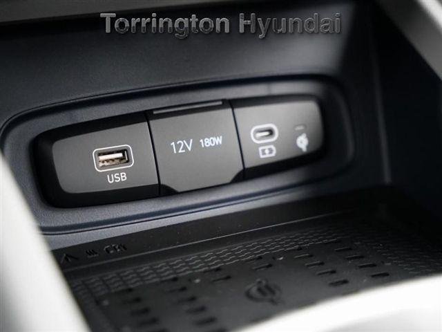 2025 Hyundai Venue Limited - Photo 13