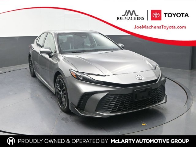 Used 2025  Toyota SE image 1
