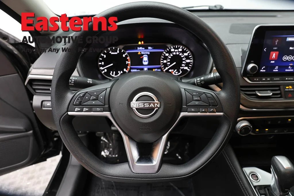 Used 2023 Black Nissan 2.5 SV image 10