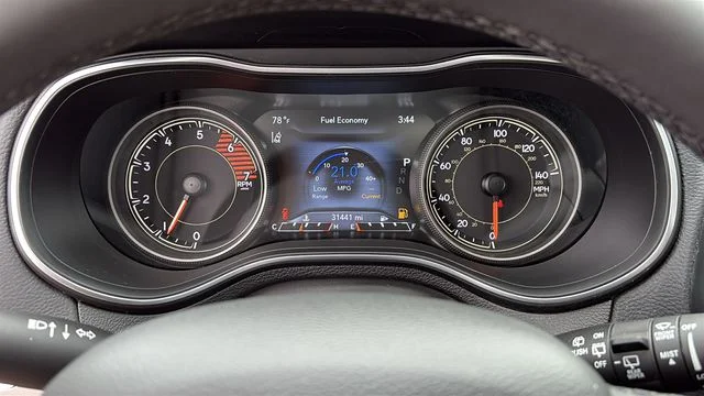 Certified Used 2022 White Jeep Latitude Lux image 15