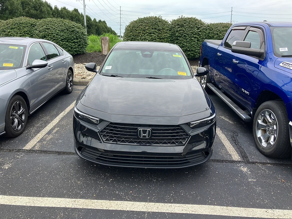 Certified Used 2023 BLACK Honda EX image 2