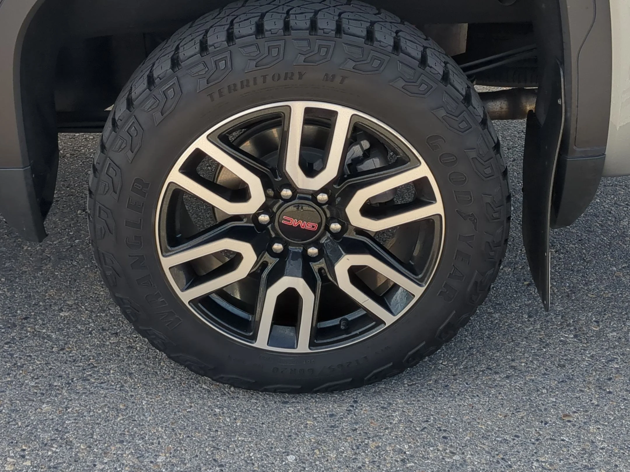 Used 2024 Sterling Metallic GMC AT4 image 13
