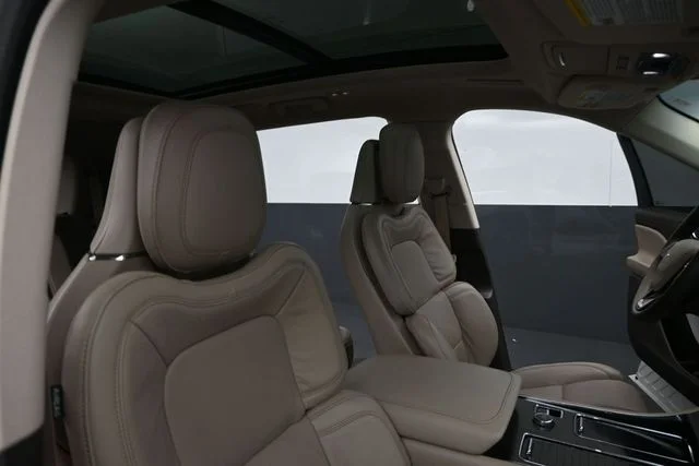Used 2024 White Lincoln Reserve image 33