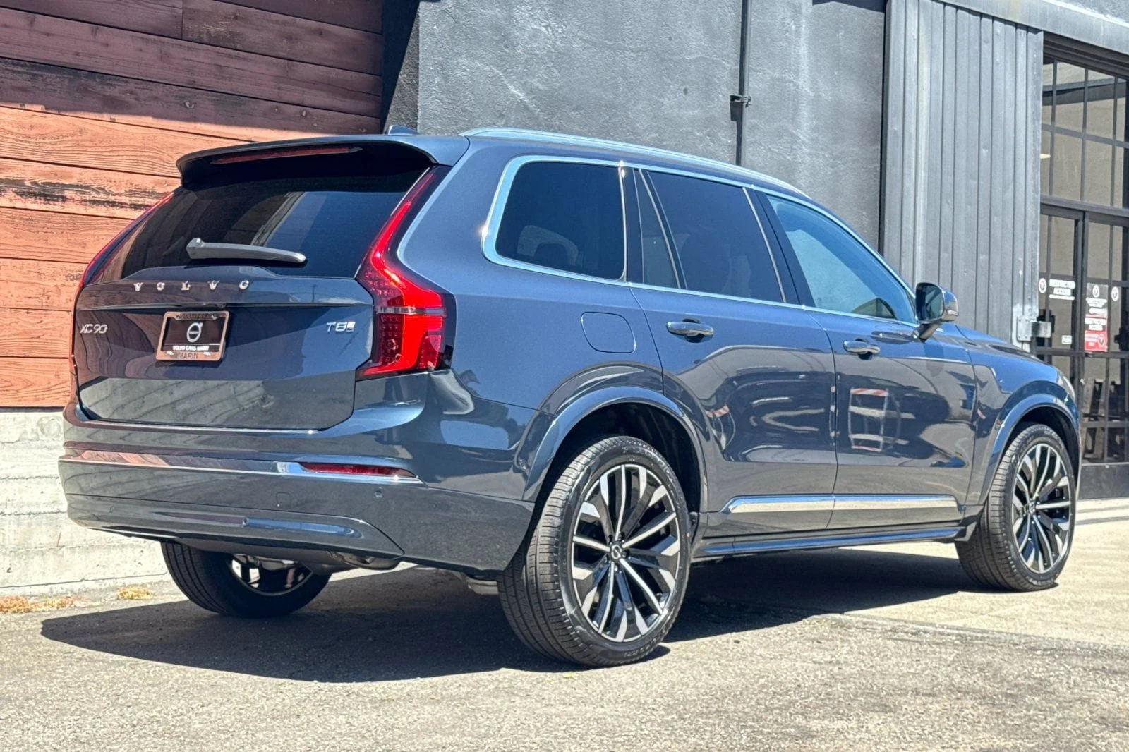 New 2026 Denim Blue Volvo T8 Plus 7-Seater image 2