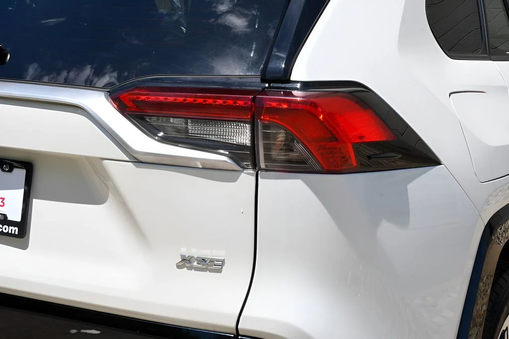2021 Toyota RAV4 XSE - Photo 16