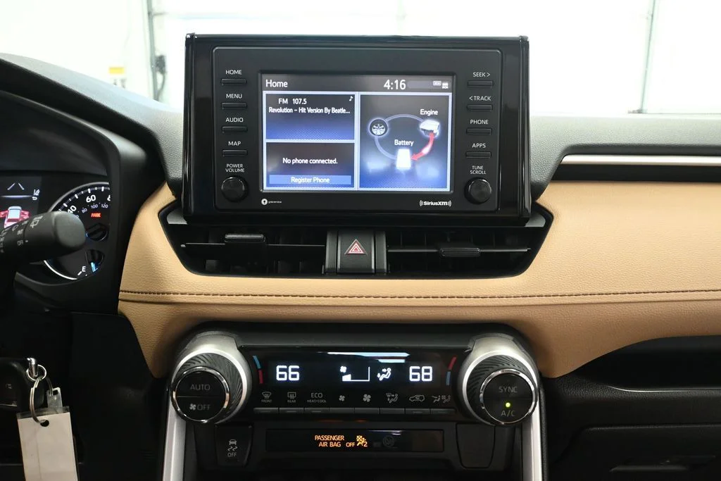 2022 Toyota RAV4 LE - Photo 31