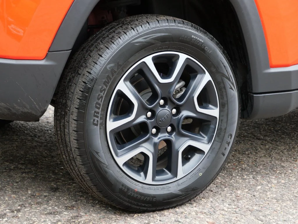 Used 2019 Orange Jeep Trailhawk image 7