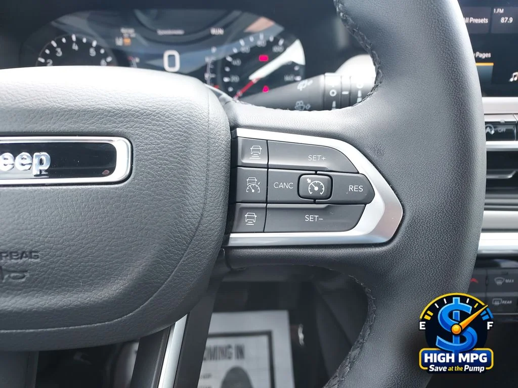 Used 2025 White Jeep Limited image 12
