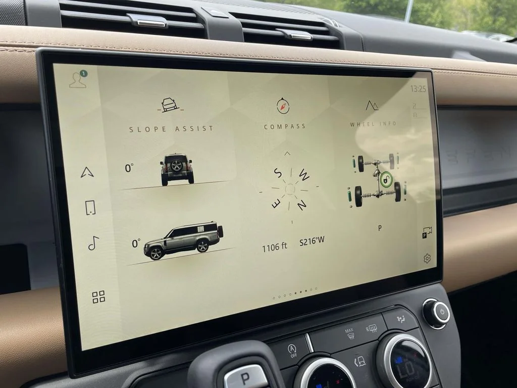 New 2026 Woolstone Green Land Rover X-Dynamic SE image 29