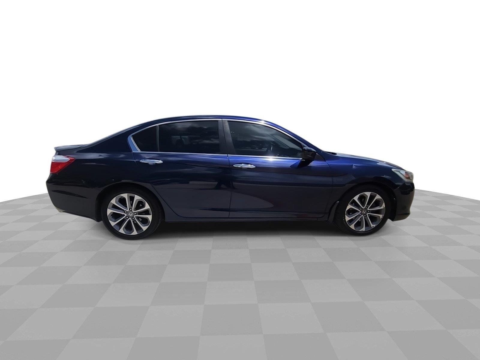 Used 2015  Honda Sport image 9