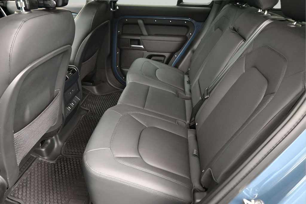 New 2026 Blue Land Rover X-Dynamic SE image 6