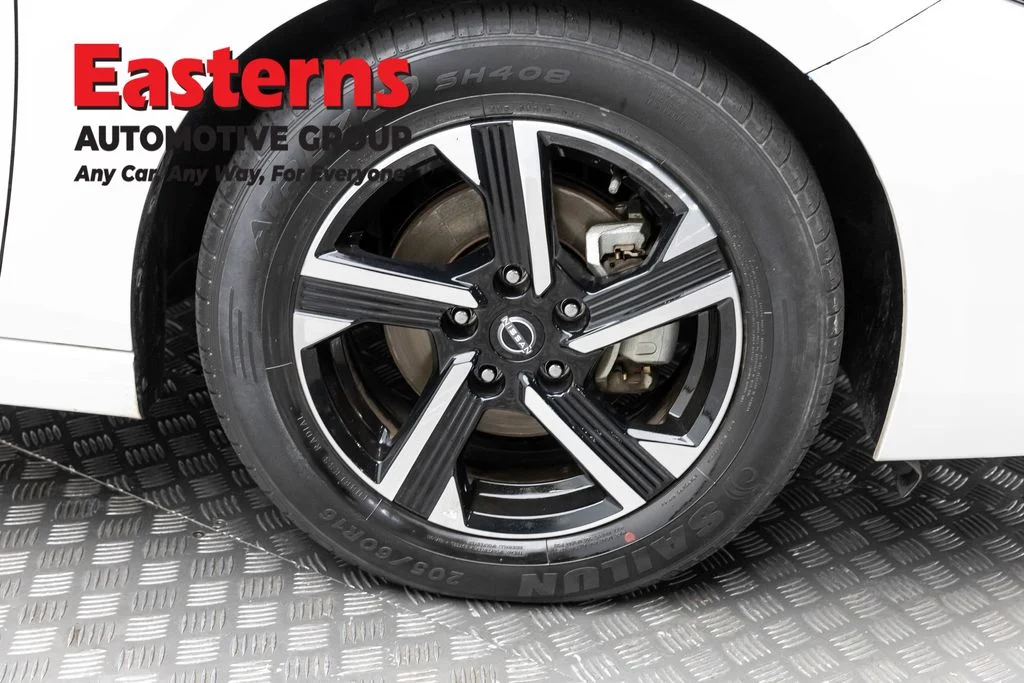 Used 2024 White Nissan SV image 31