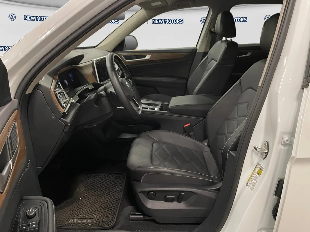 Used 2026  Volkswagen SE image 8