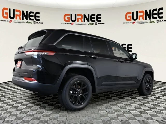 New 2026 Diamond Black Crystal Pearlcoat Jeep Altitude image 32