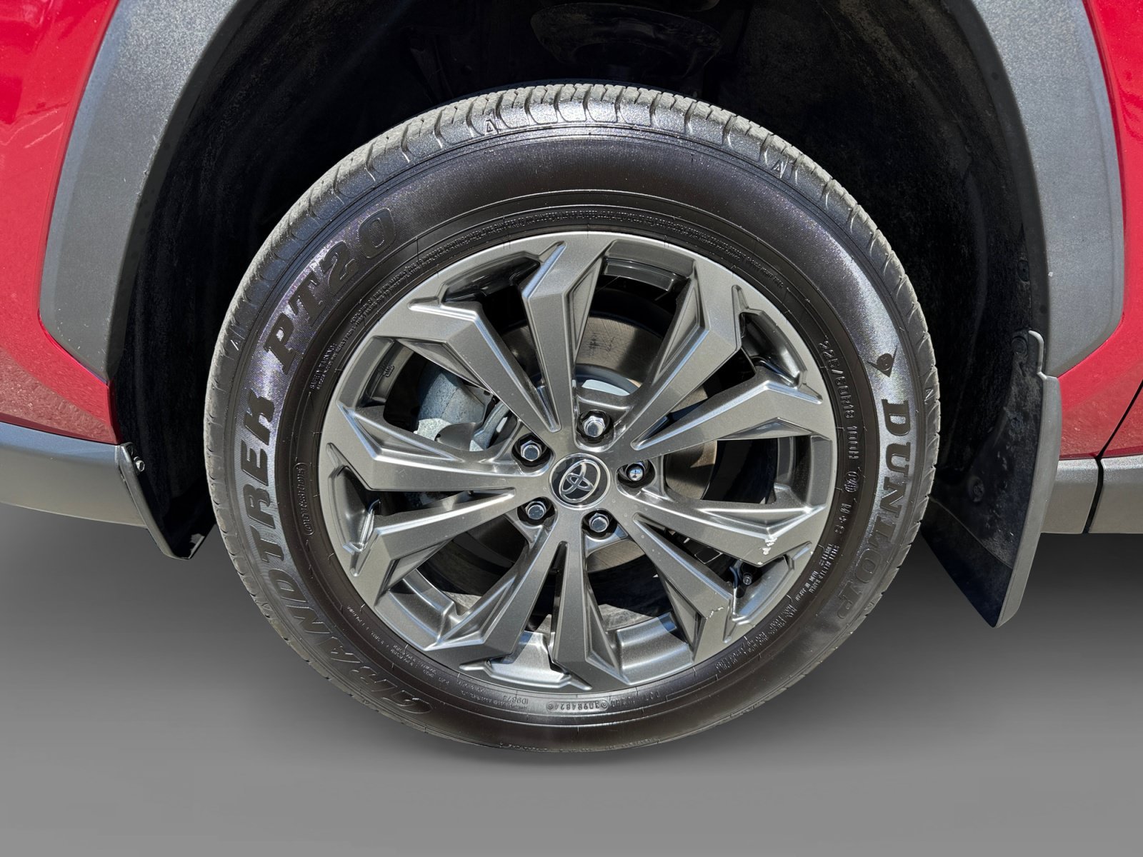 Used 2025 Pearl Toyota XLE Premium image 9