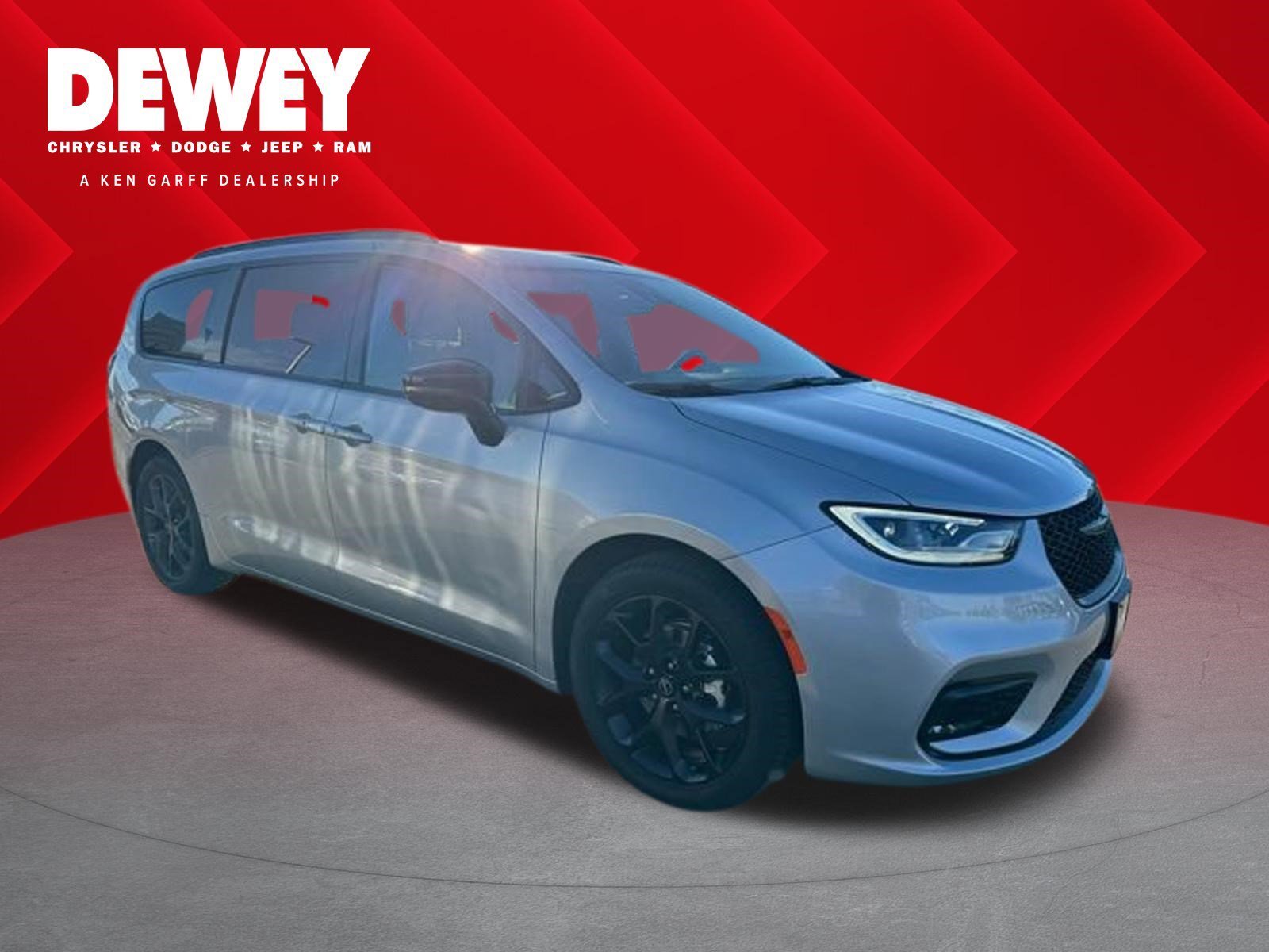 2026 Chrysler Pacifica Select's photo